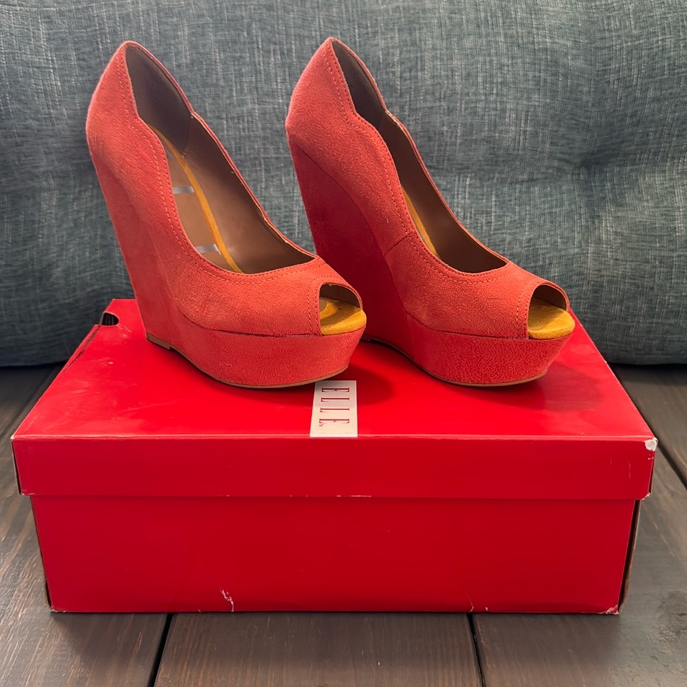 Elle Orange suede wedges size 7.5